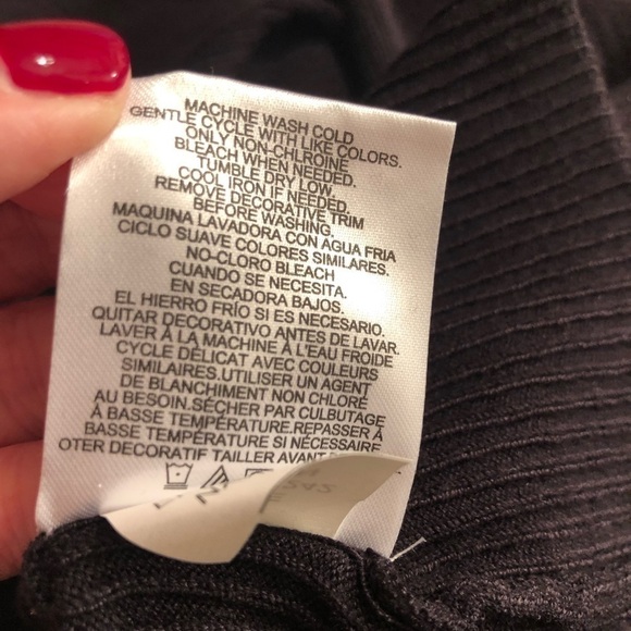 Ellen Tracy Black With Gold Chain Accent Cold Shoulder Sweater Sz S - Picture 11 of 11